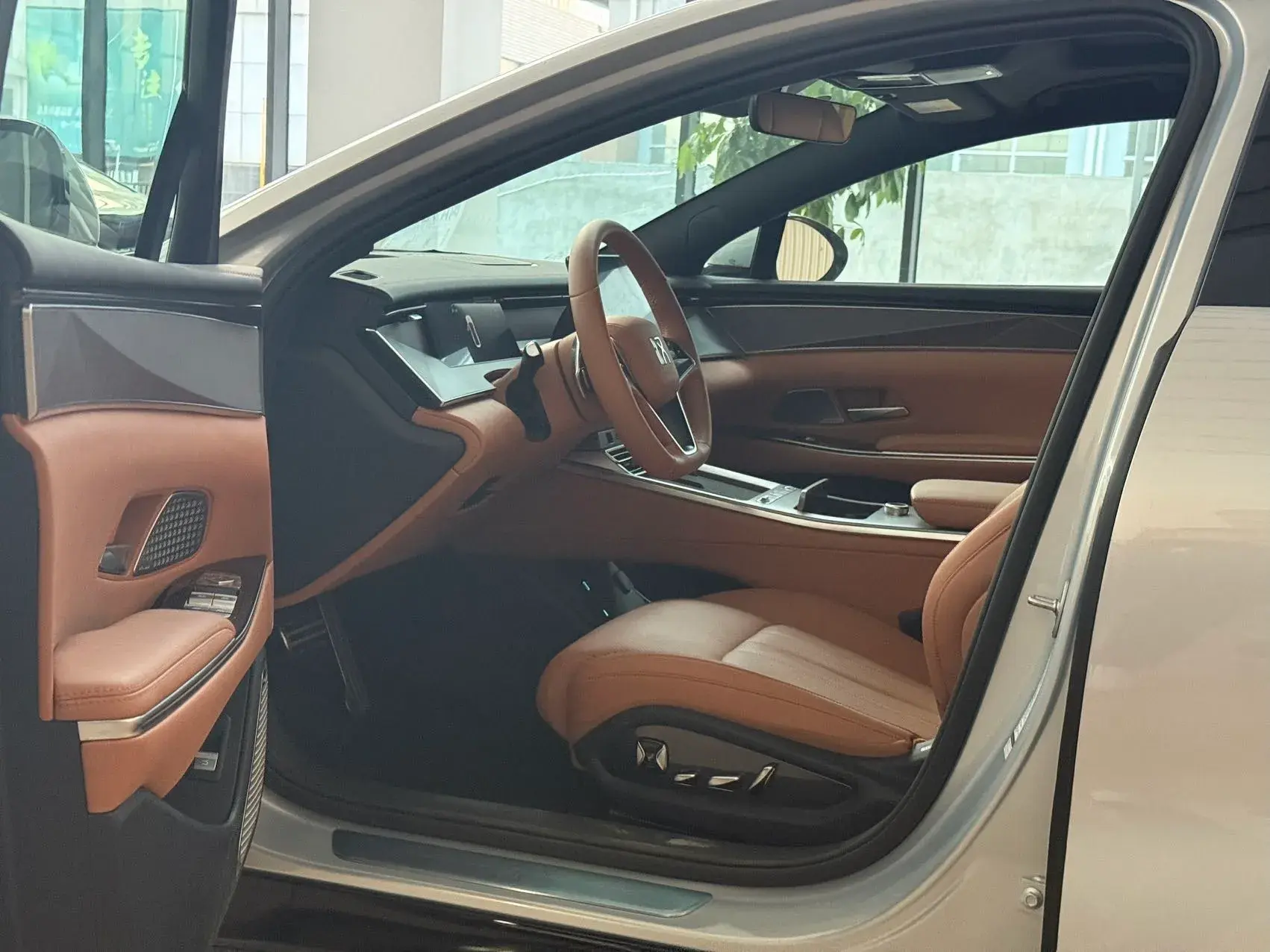 2025 BYD HANL thumbnail 4