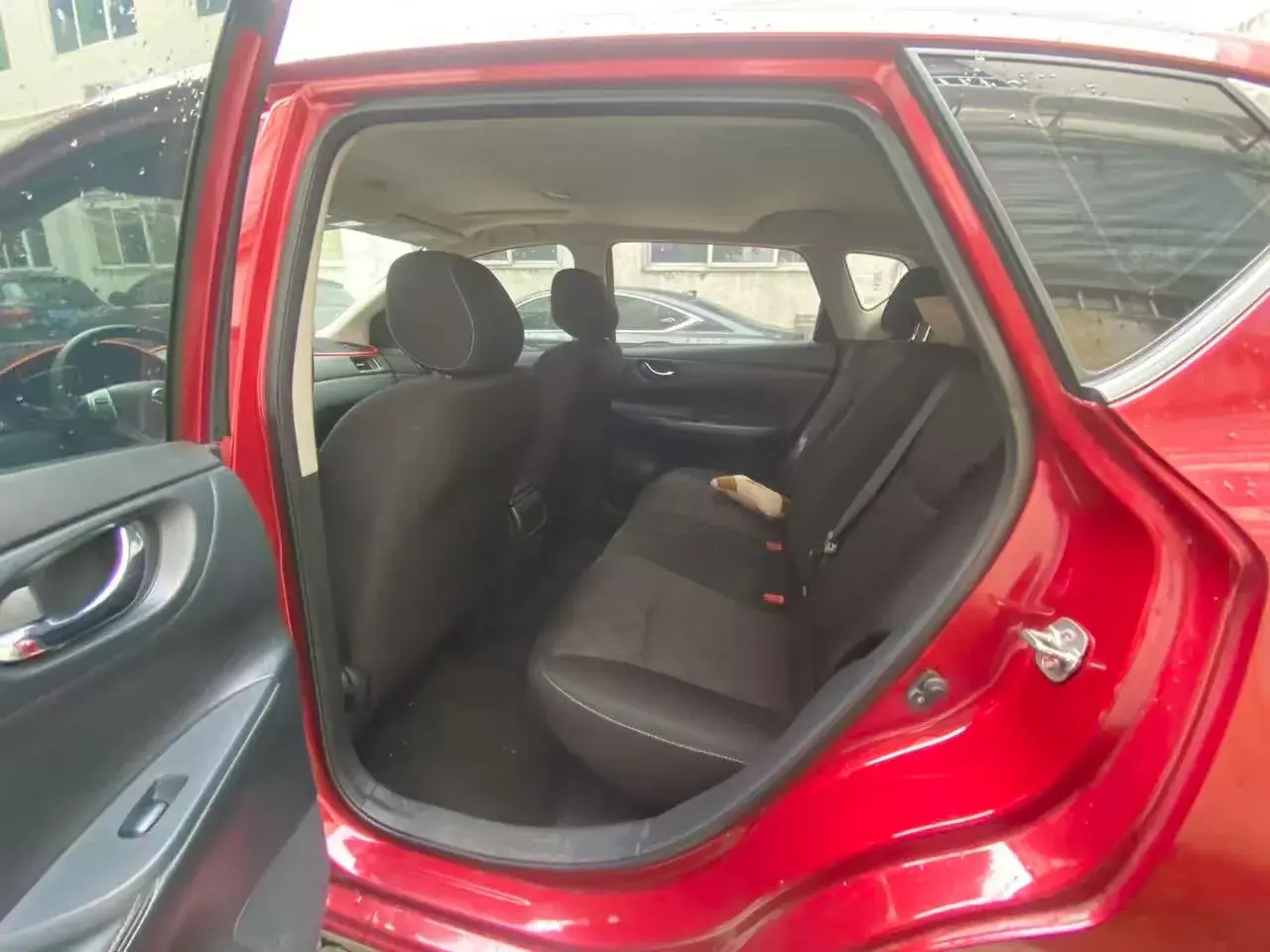 2020 NISSAN TIIDA thumbnail 4