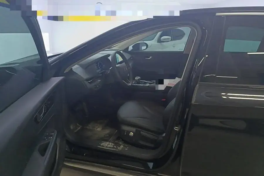 2023 HONGQI E-QM5 thumbnail 3