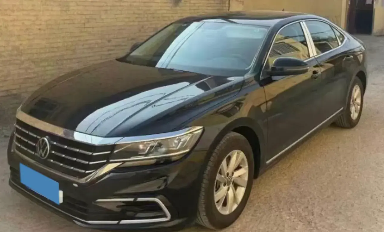 2021 VOLKSWAGEN PASSAT view 1