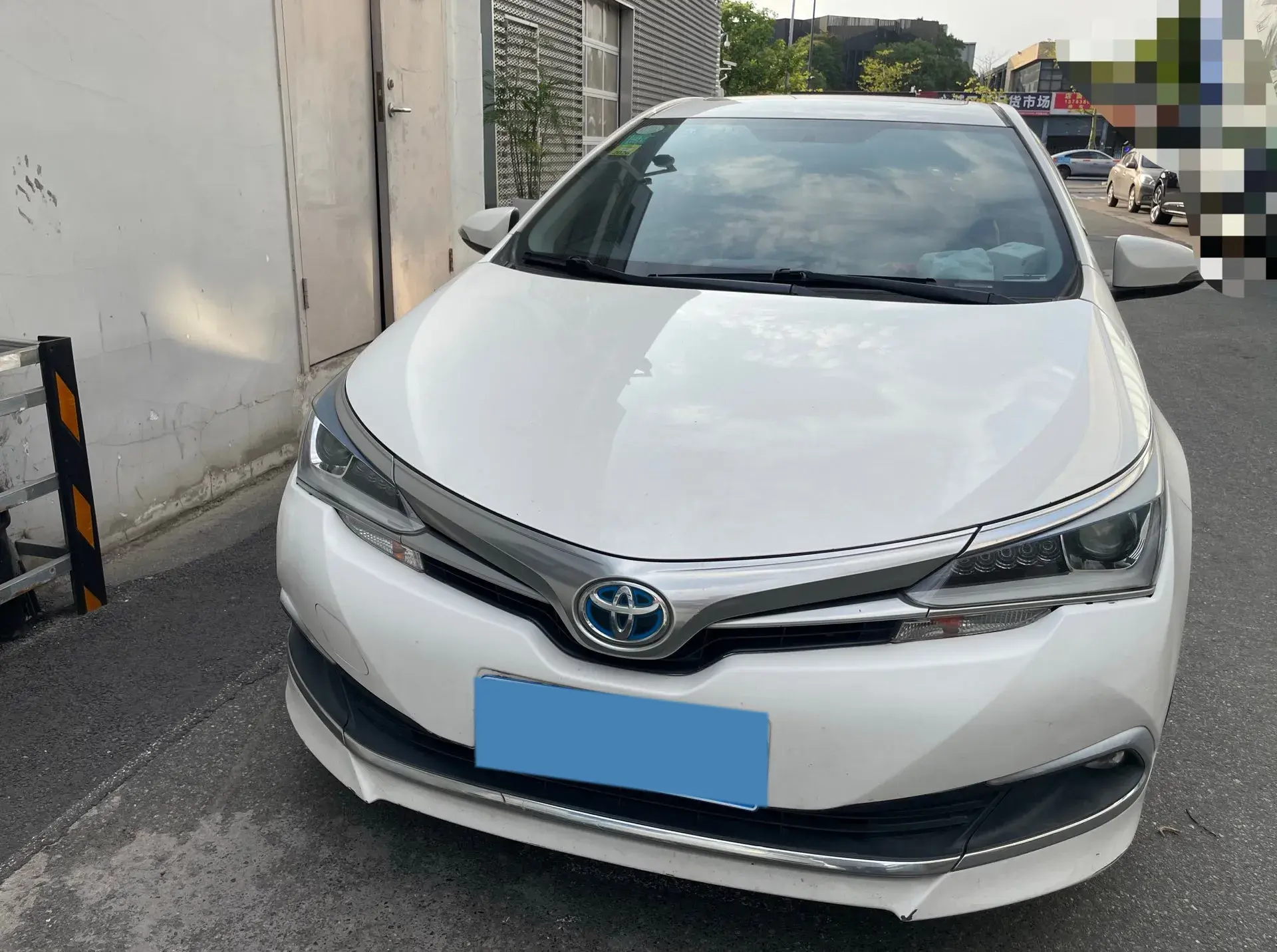 2017 TOYOTA COROLLA thumbnail 3