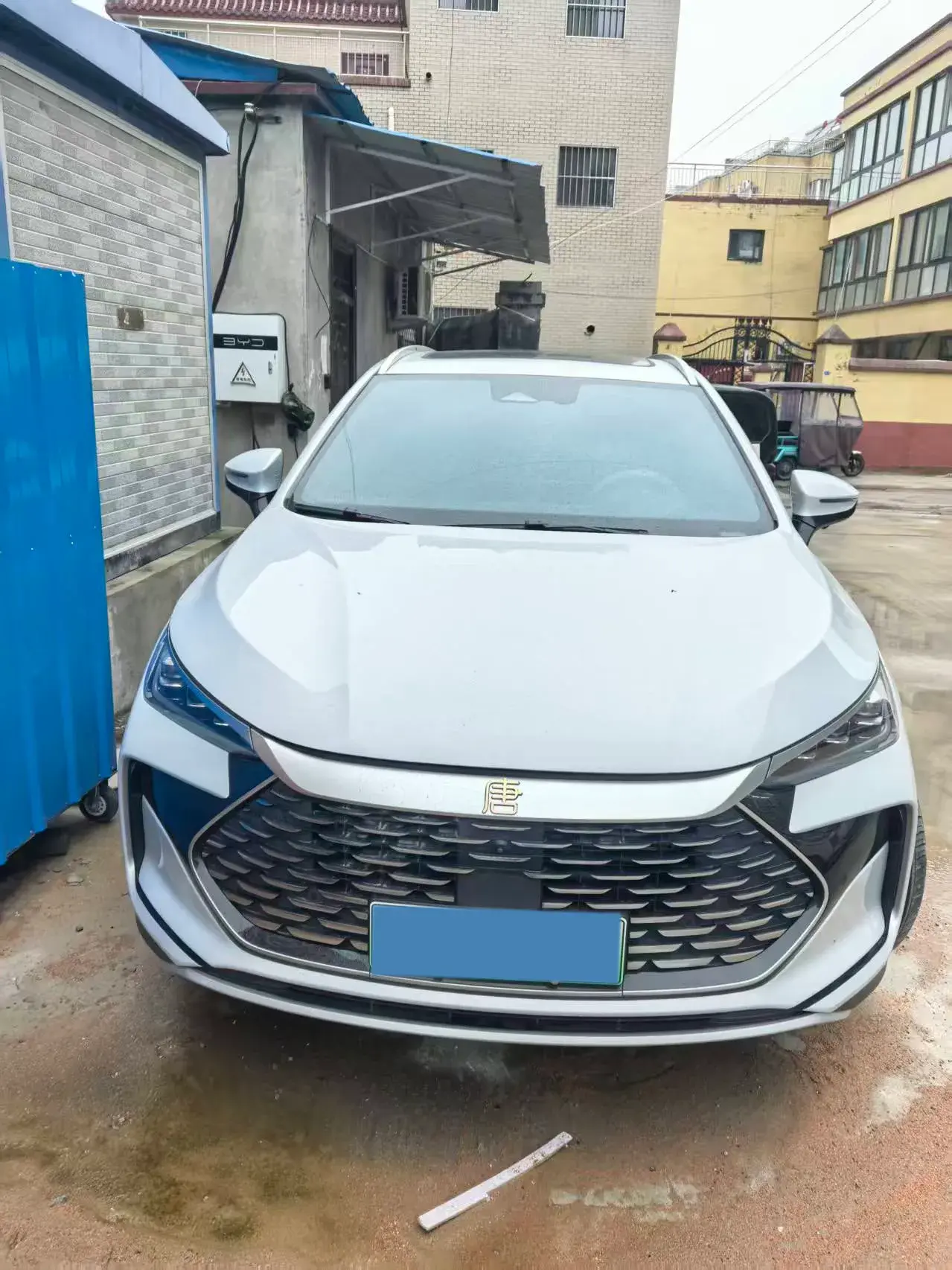 2024 BYD TANG thumbnail 3