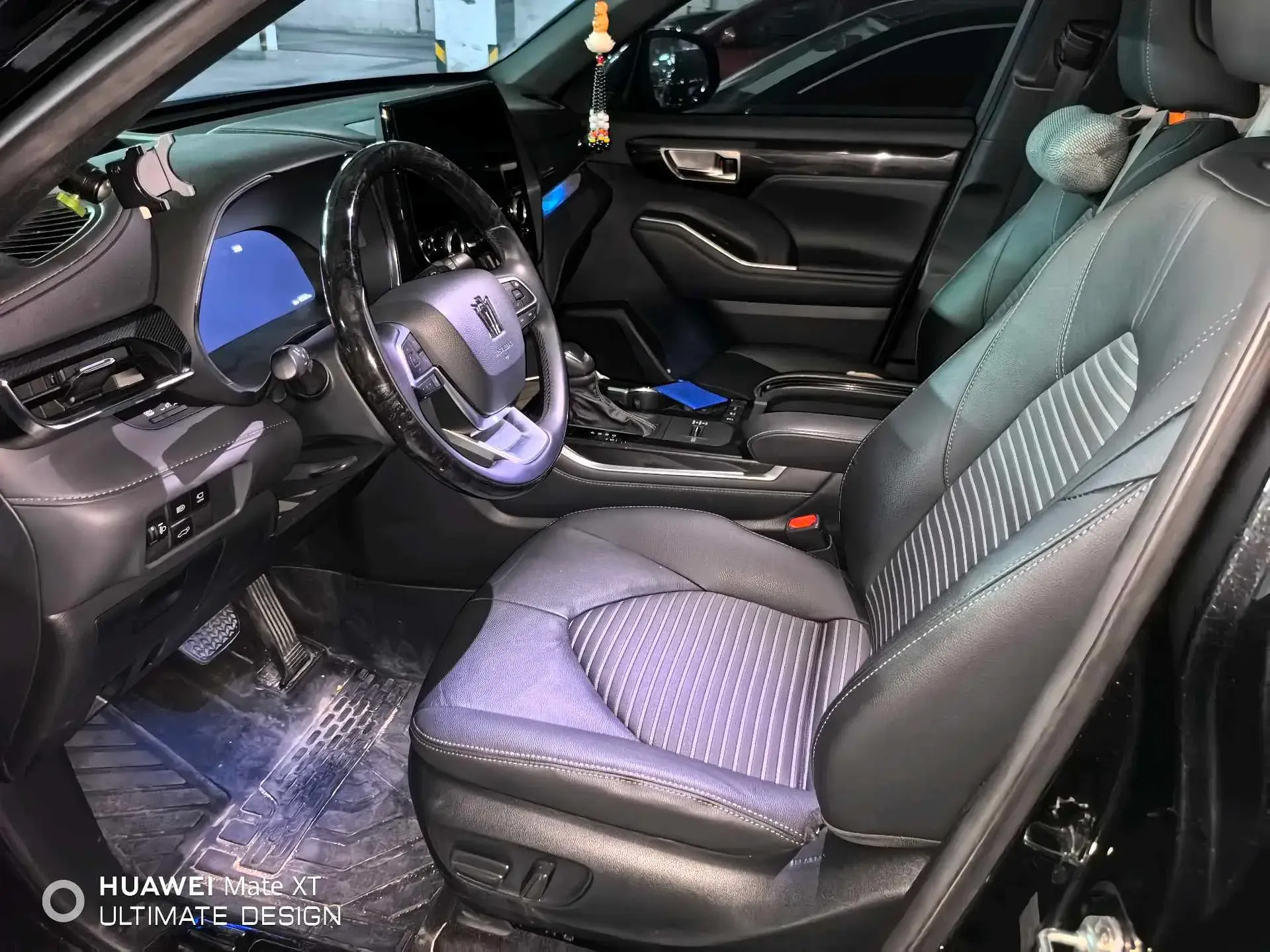 2022 TOYOTA CROWN thumbnail 3