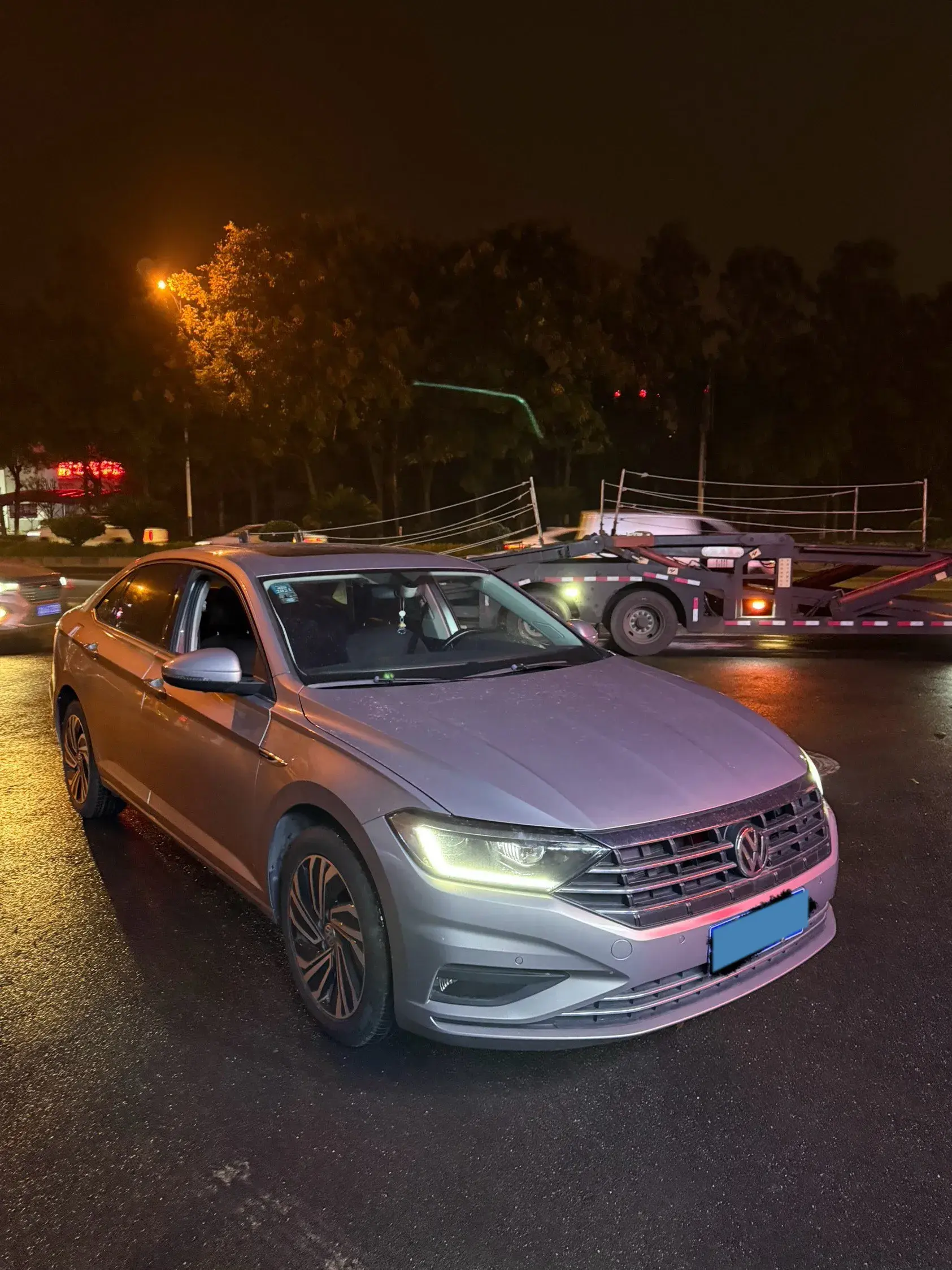 2019 VOLKSWAGEN SAGITAR thumbnail 3