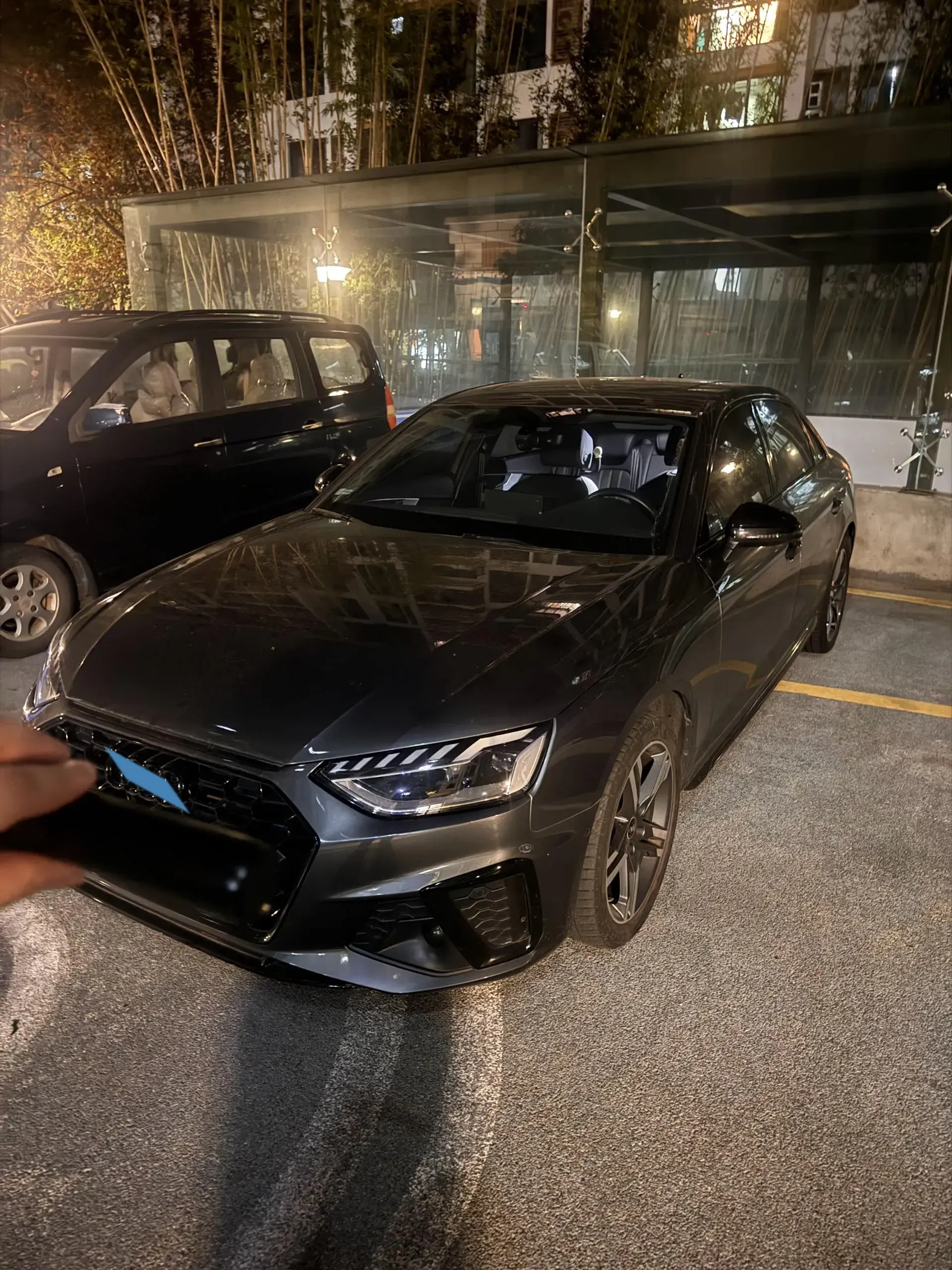 2022 AUDI A4L view 1