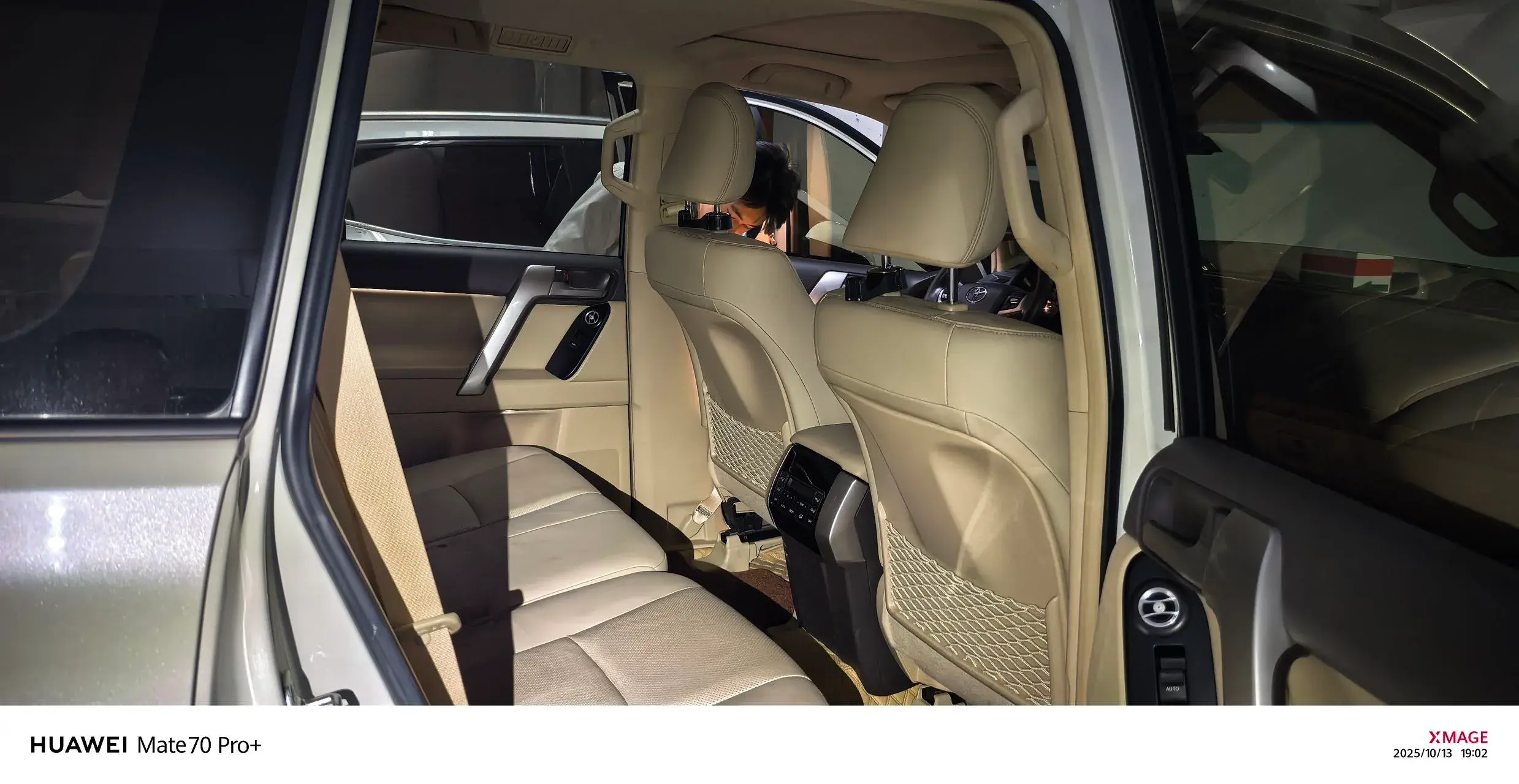 2019 TOYOTA LAND thumbnail 3