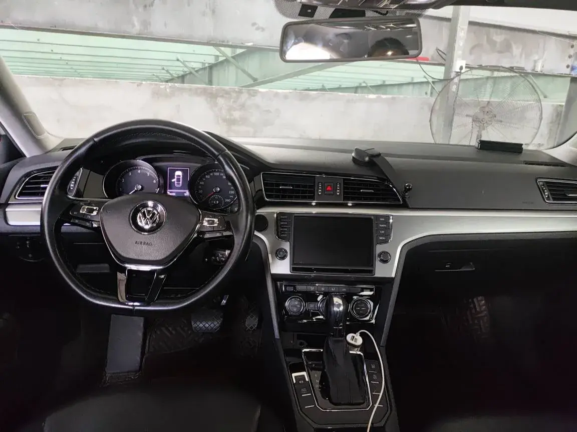 2018 VOLKSWAGEN LAMANDO thumbnail 3