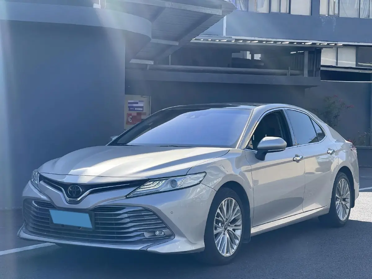 2018 Toyota Camry 2.5L 209HP L4 8AT