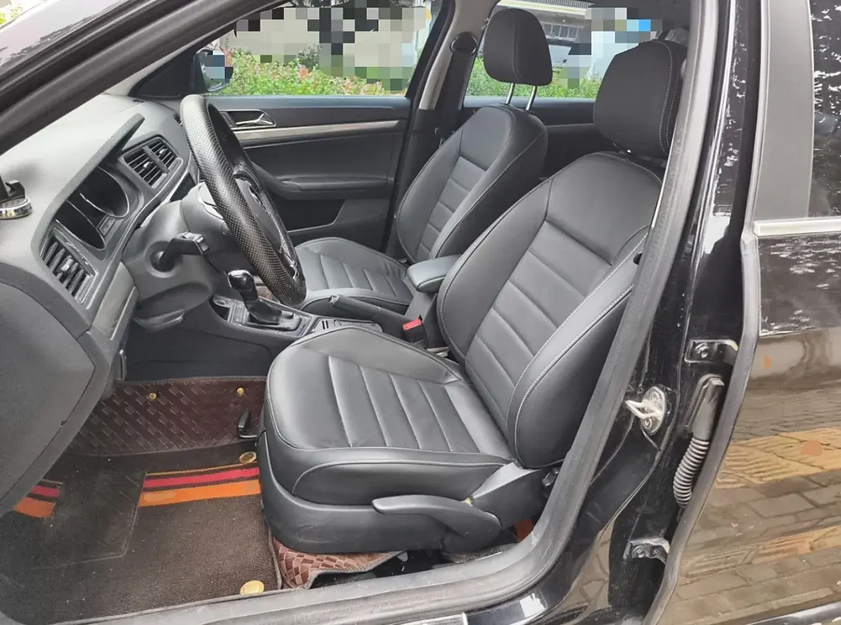 2017 VOLKSWAGEN LAVIDA thumbnail 4