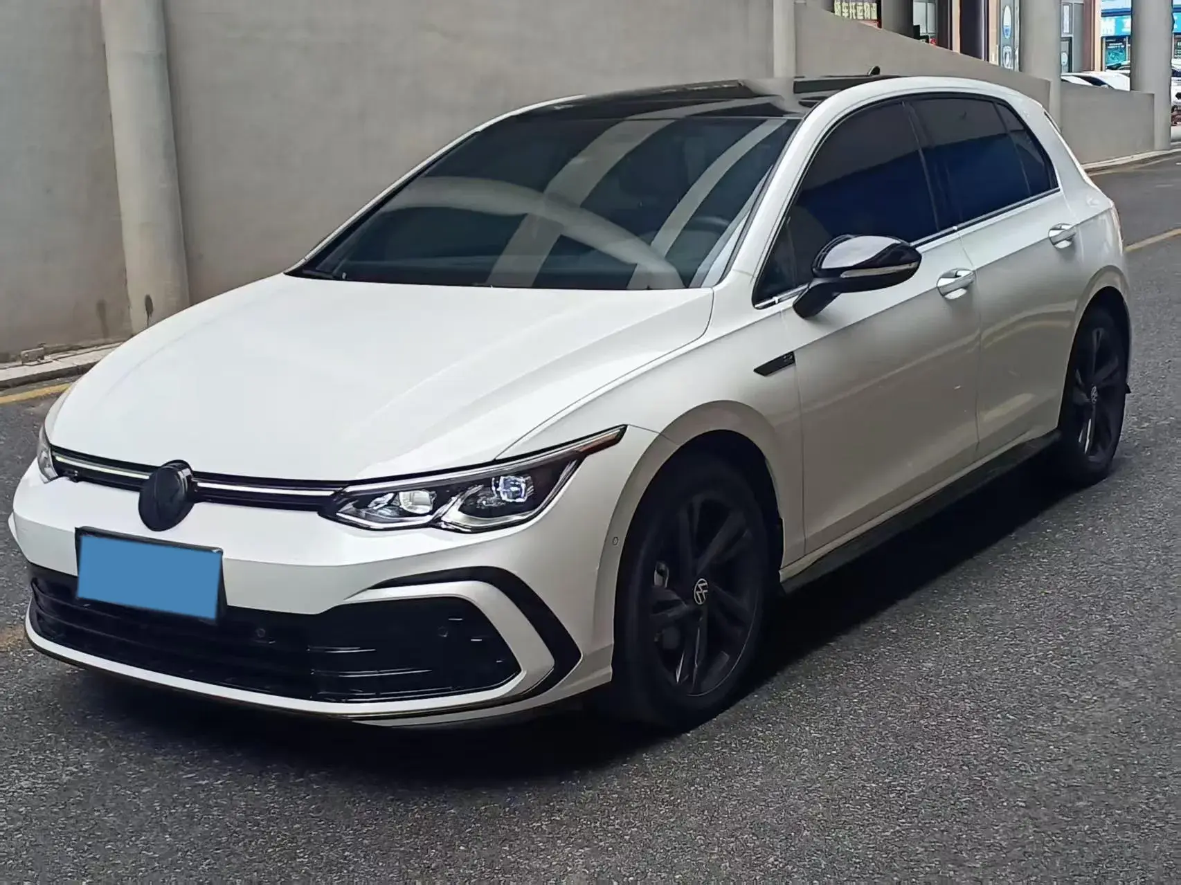 2023 VOLKSWAGEN GOLF view 1