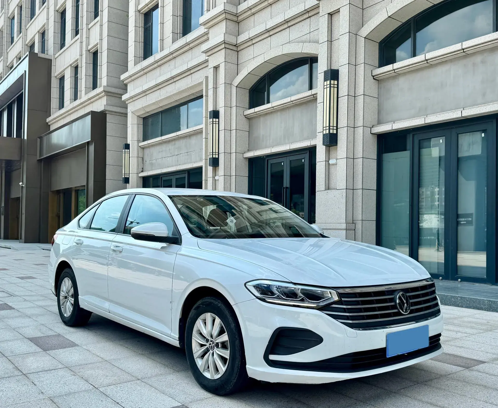 2023 VOLKSWAGEN LAVIDA thumbnail 2