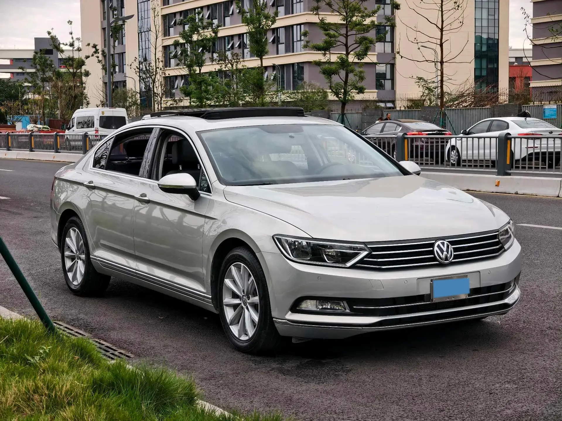 2018 VOLKSWAGEN MAGOTAN thumbnail 2