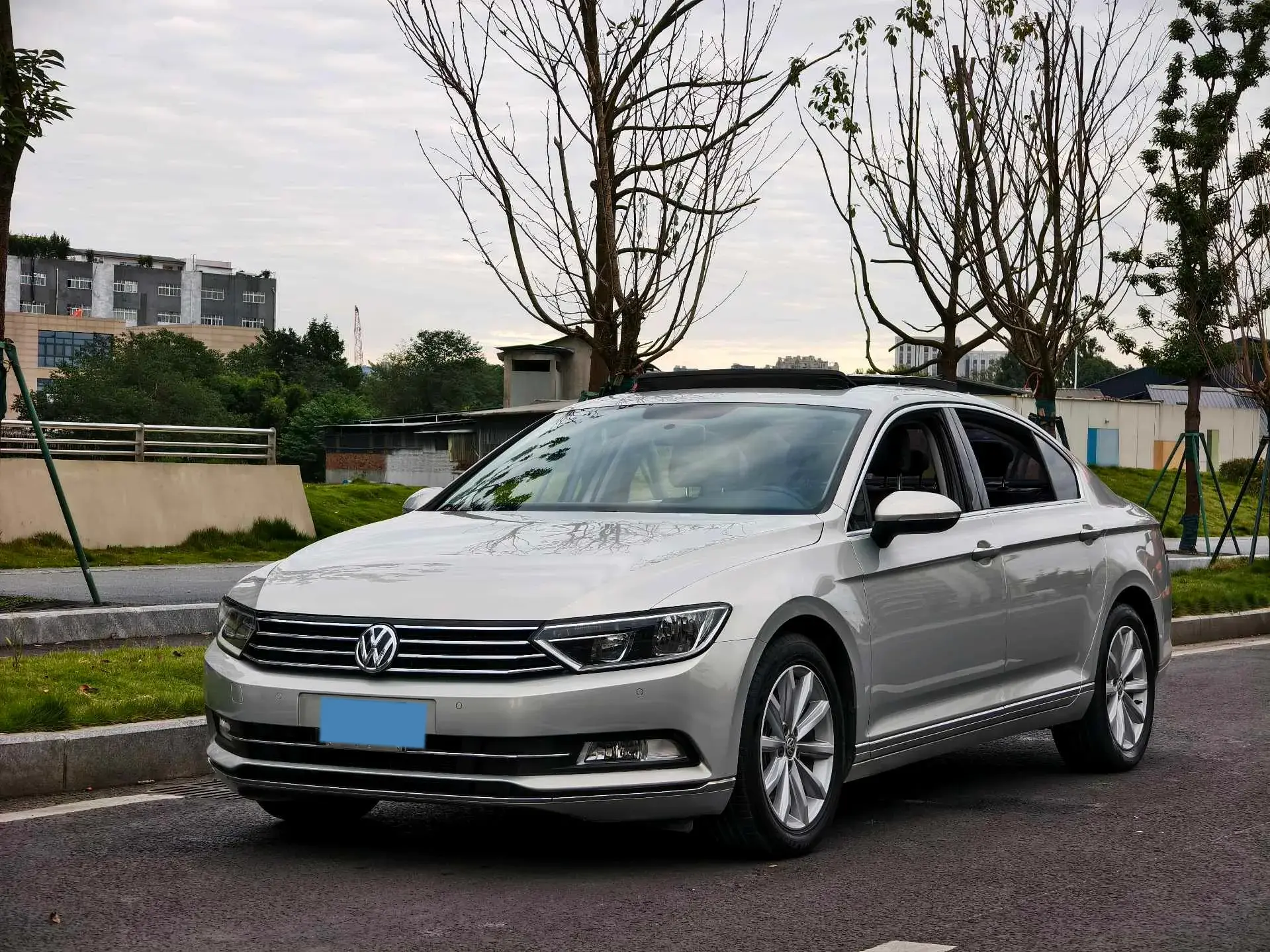 2018 VOLKSWAGEN MAGOTAN view 1
