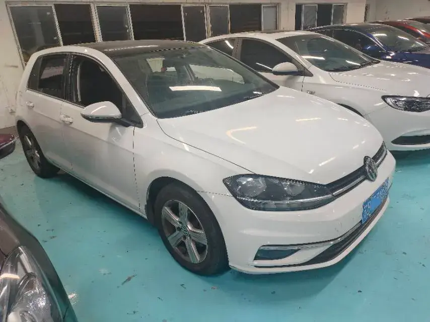 2019 VOLKSWAGEN GOLF thumbnail 3