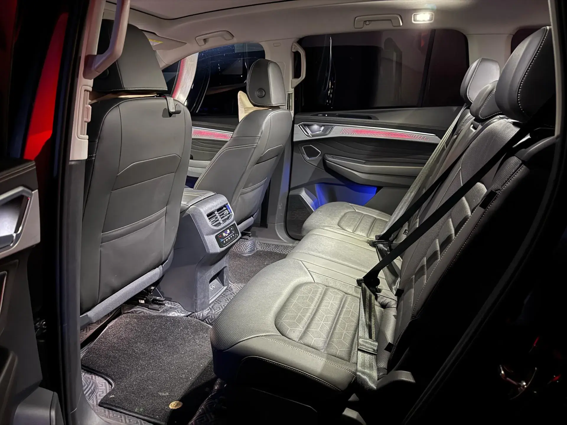 2022 VOLKSWAGEN TALAGON thumbnail 3