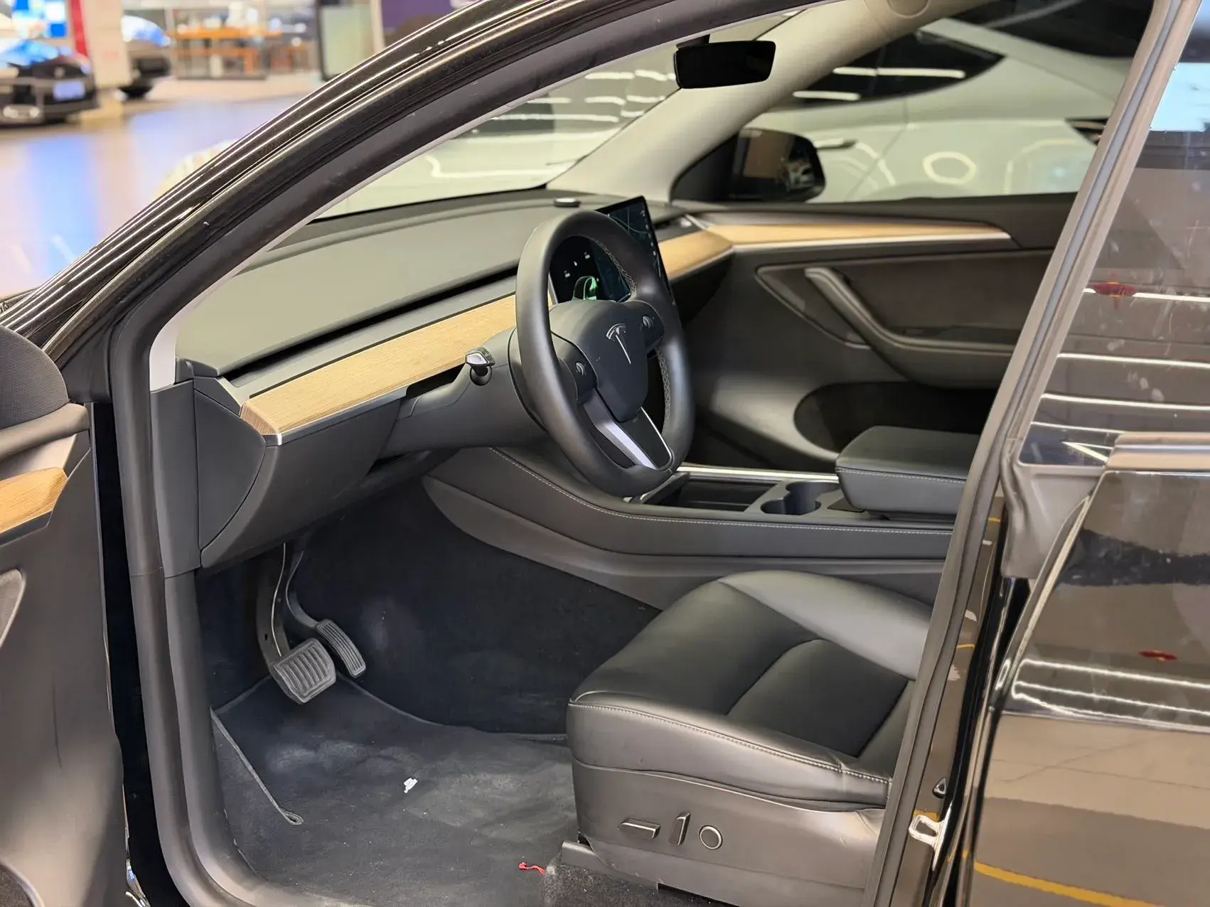 2021 TESLA MODEL thumbnail 4