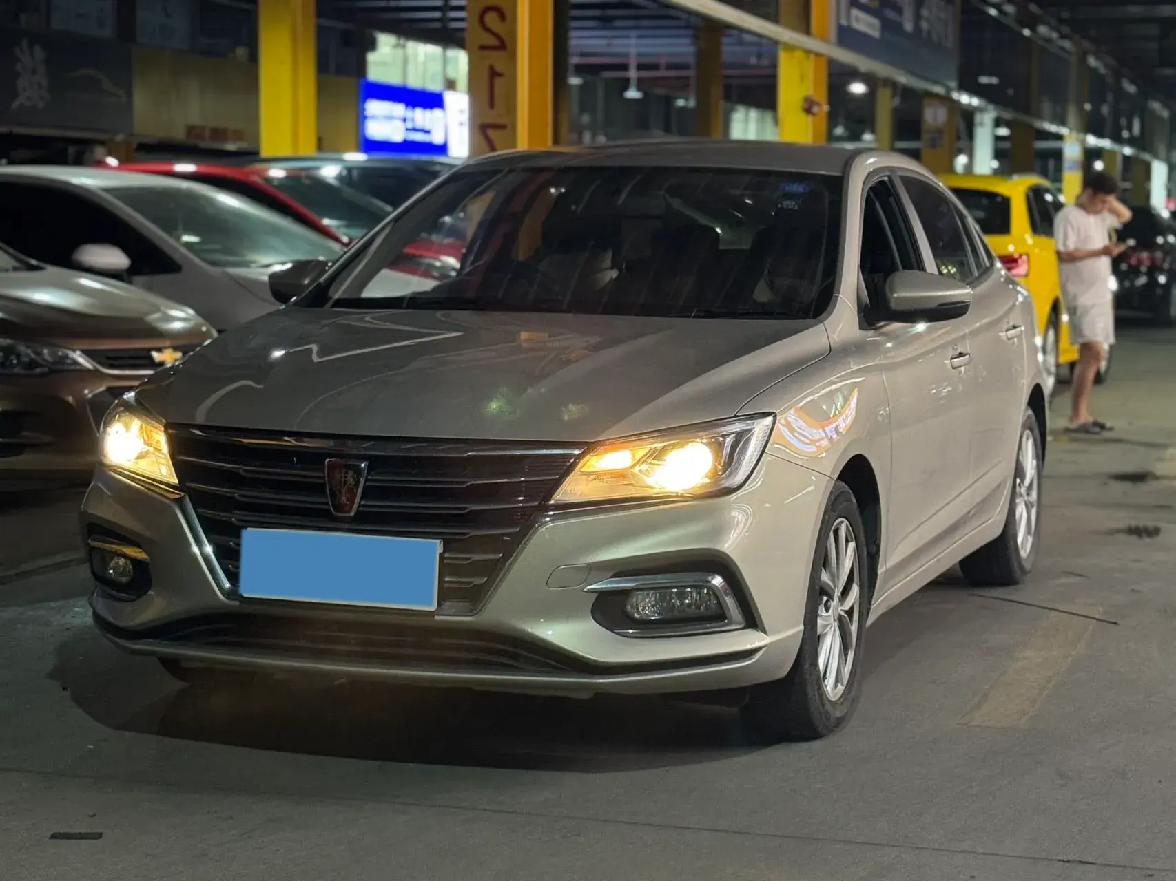 2019 ROEWE I5 view 1