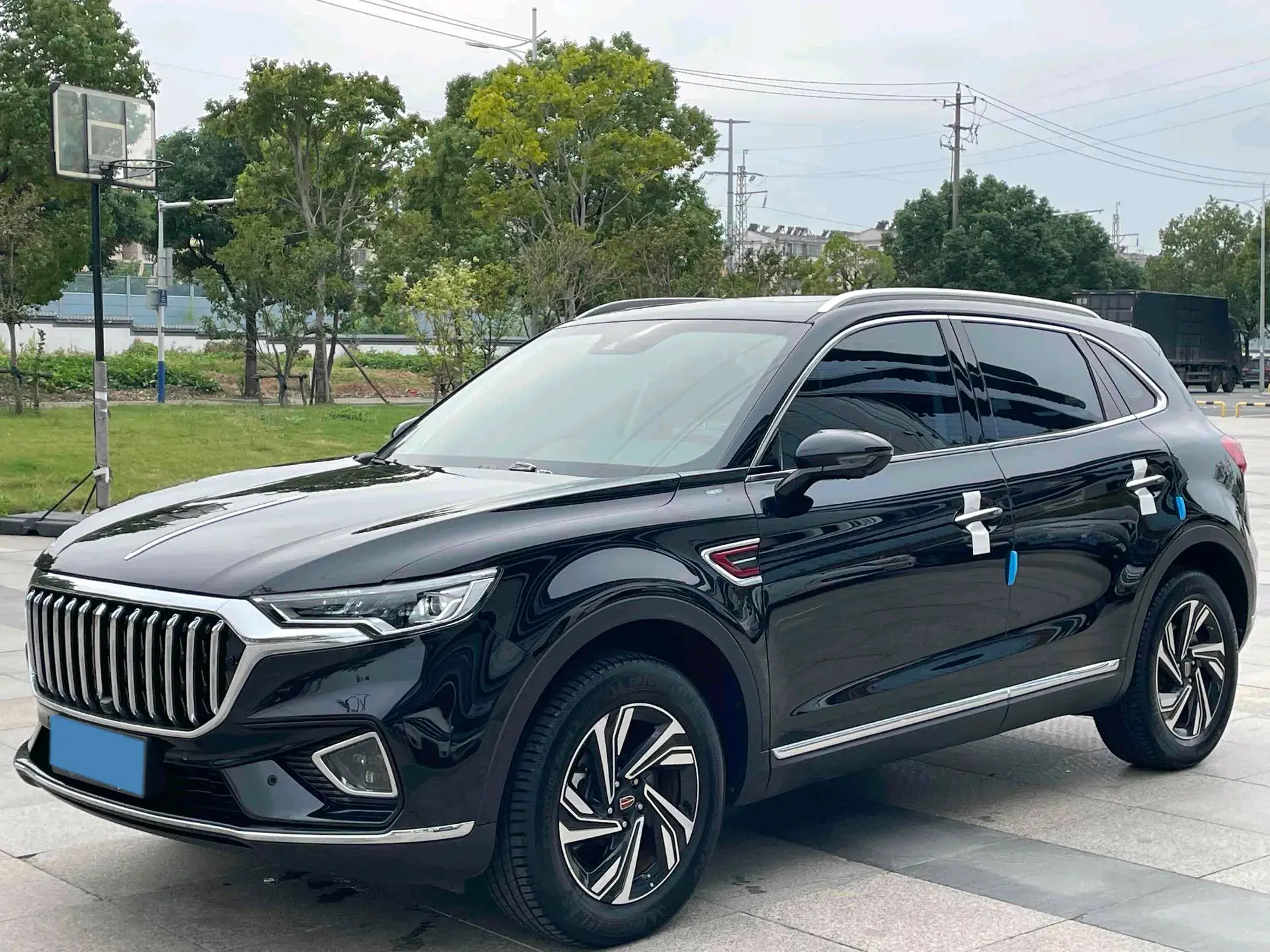 2022 HONGQI HS5 view 1