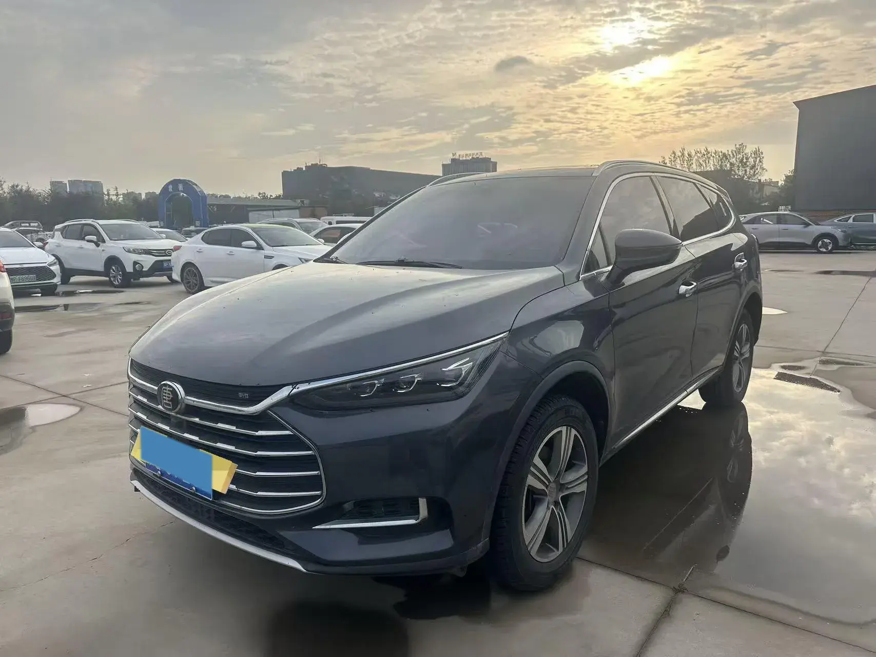 2019 BYD TANG view 1