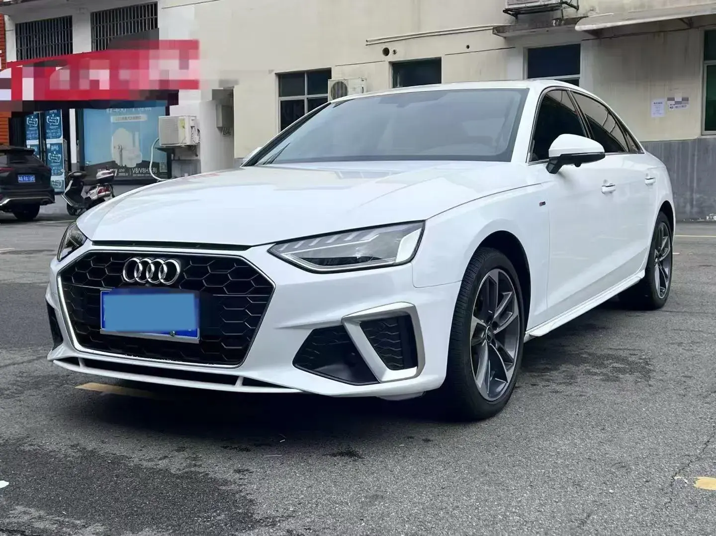 2024 AUDI A4L view 1