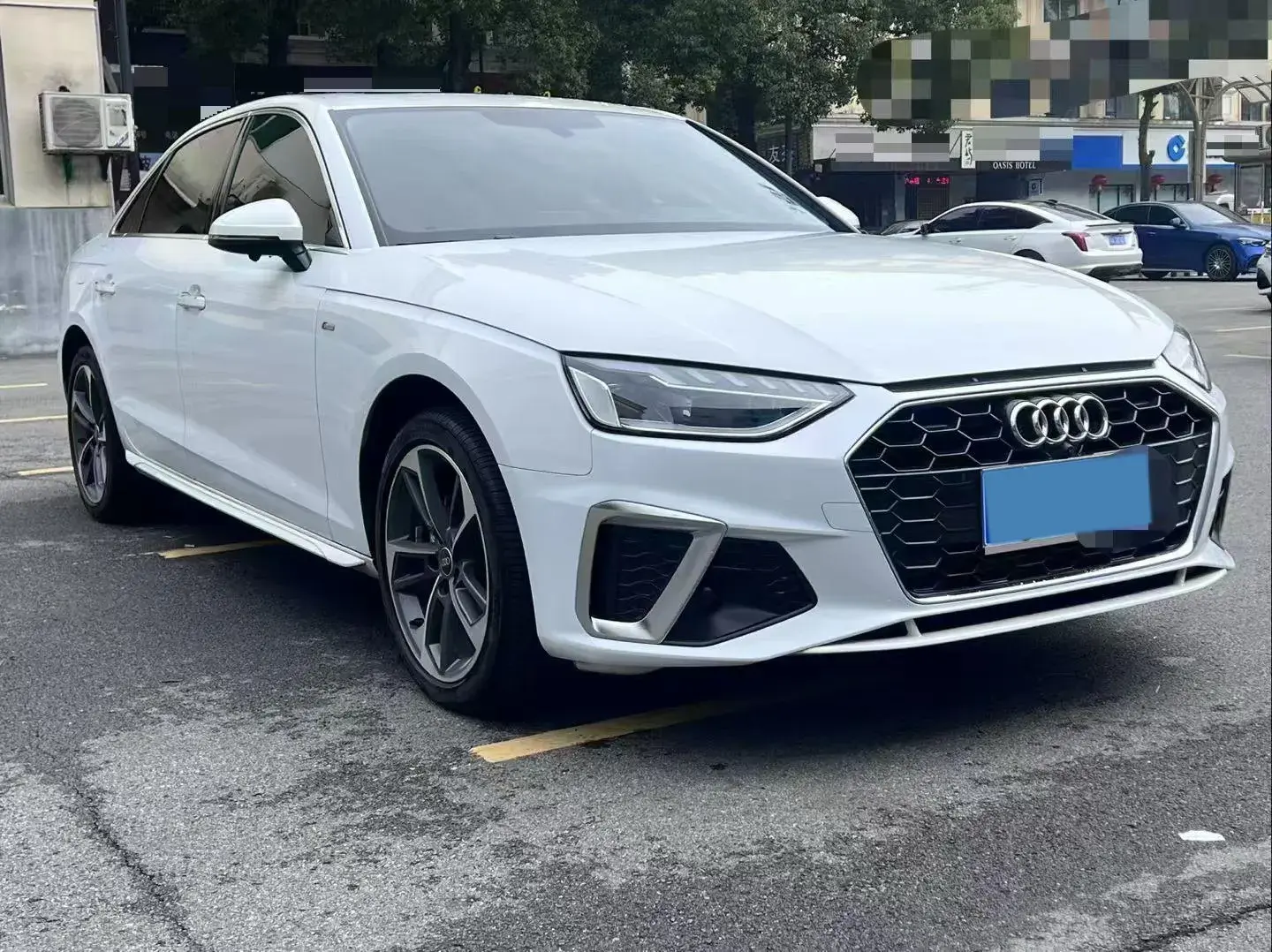 2024 AUDI A4L thumbnail 3