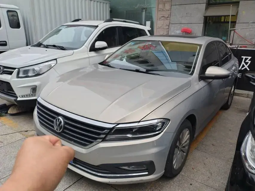 2019 VOLKSWAGEN LAVIDA view 1