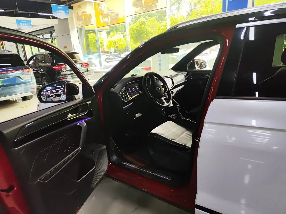 2020 VOLKSWAGEN TAYRON thumbnail 4