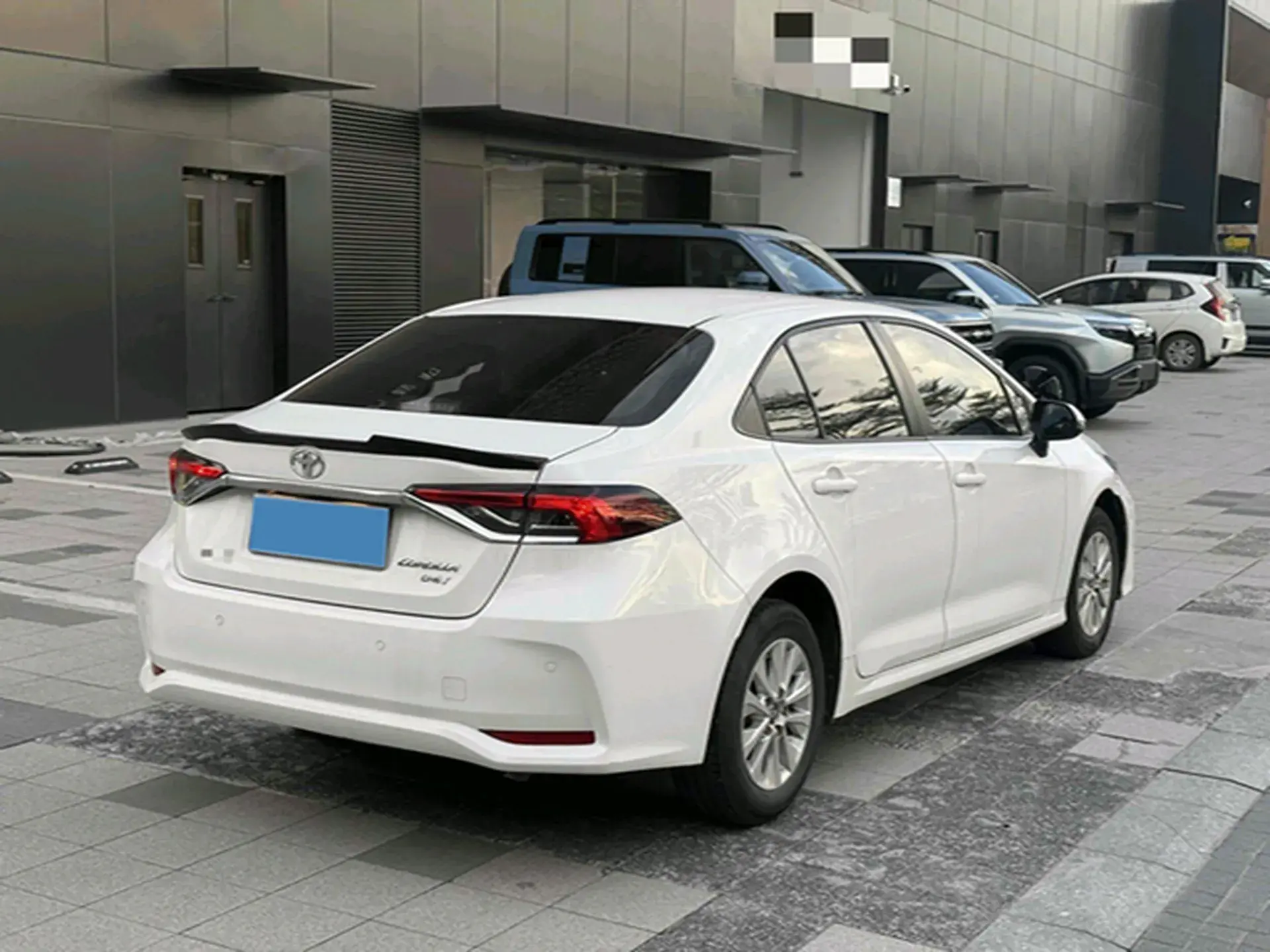 2019 TOYOTA COROLLA thumbnail 3