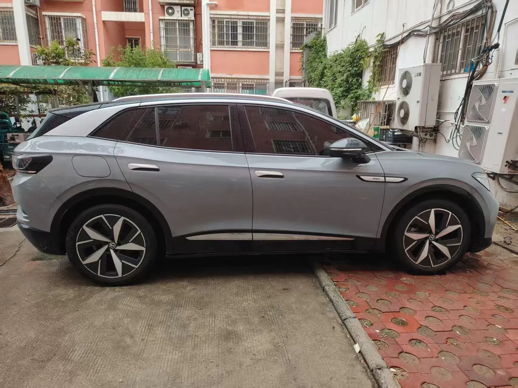 2021 VOLKSWAGEN ID.4 thumbnail 3