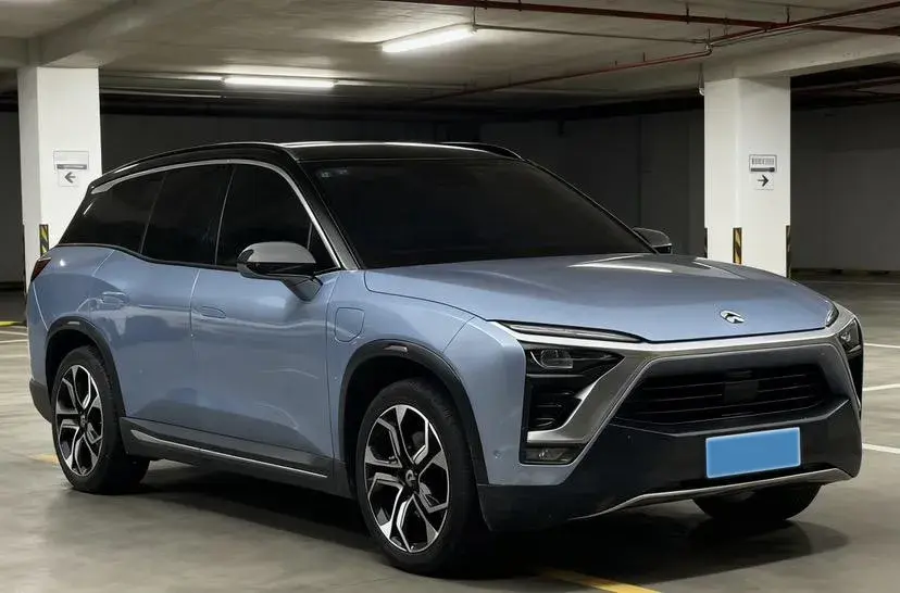 2018 NIO ES8 thumbnail 3