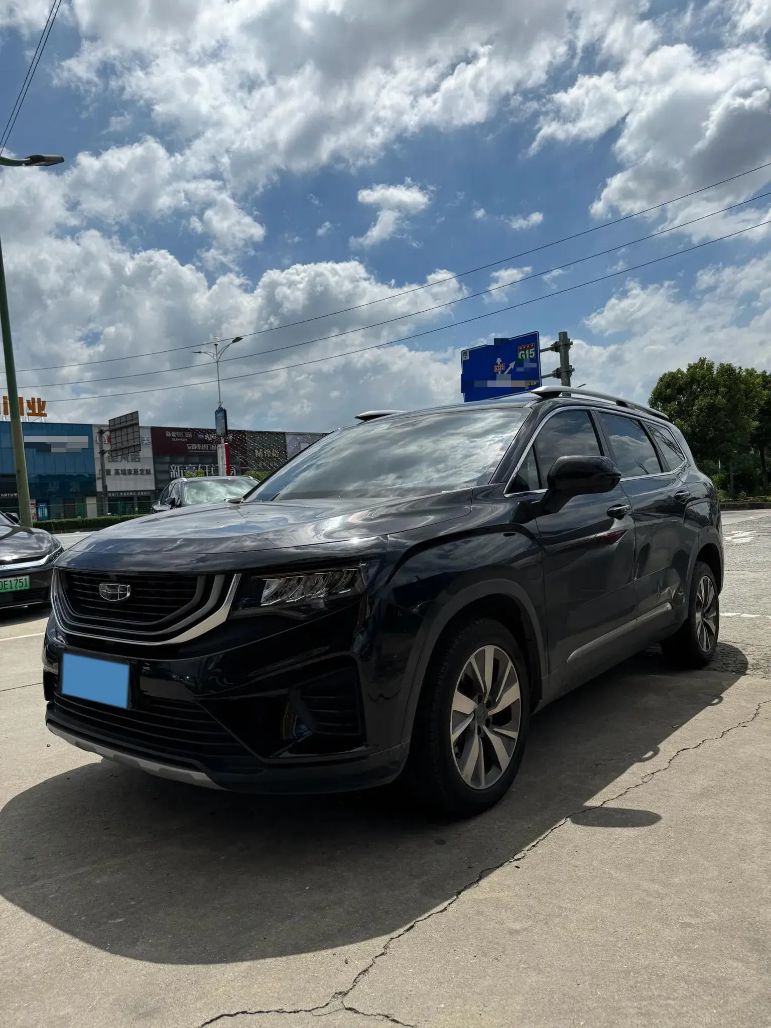 2020 GEELY OKAVANGO view 1