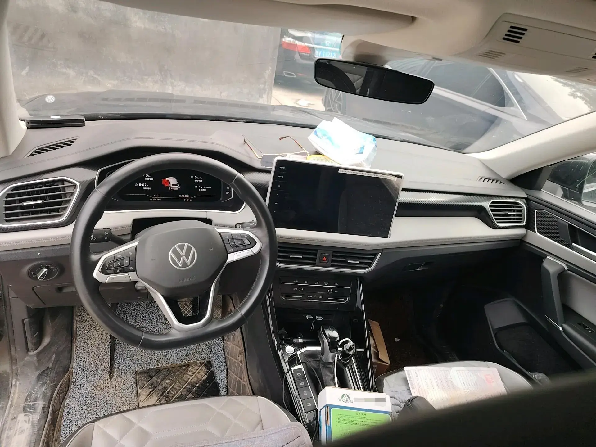 2023 VOLKSWAGEN TAYRON thumbnail 3