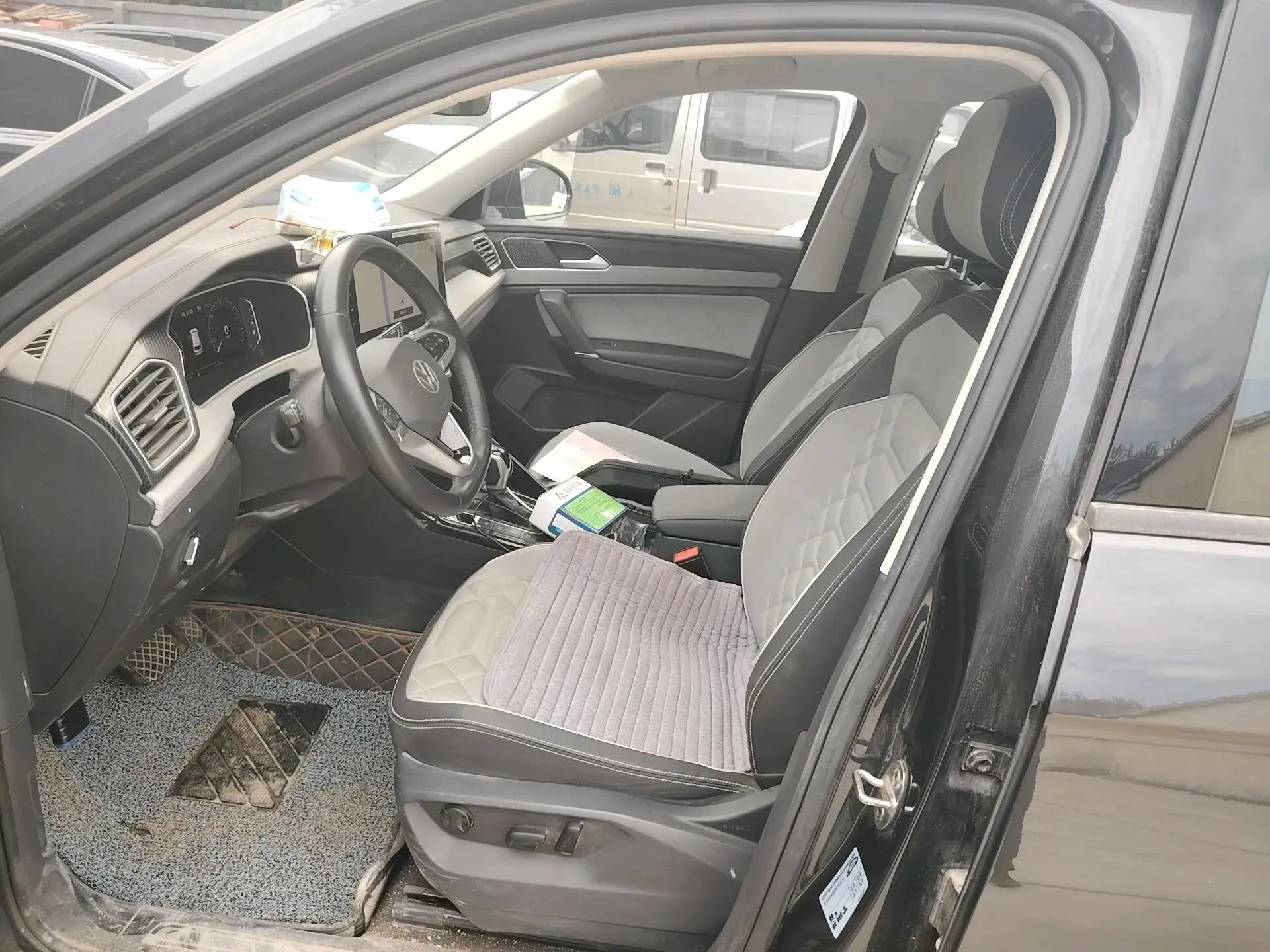 2023 VOLKSWAGEN TAYRON thumbnail 4