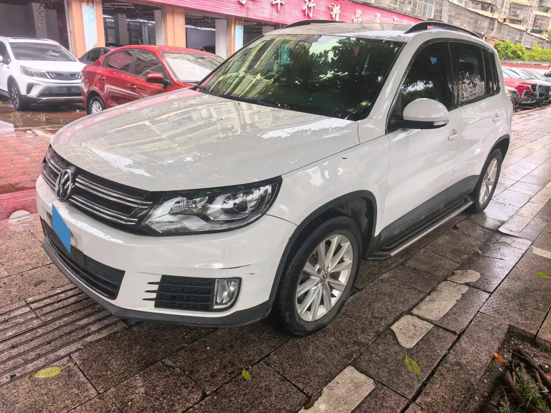 2017 VOLKSWAGEN TIGUAN view 1