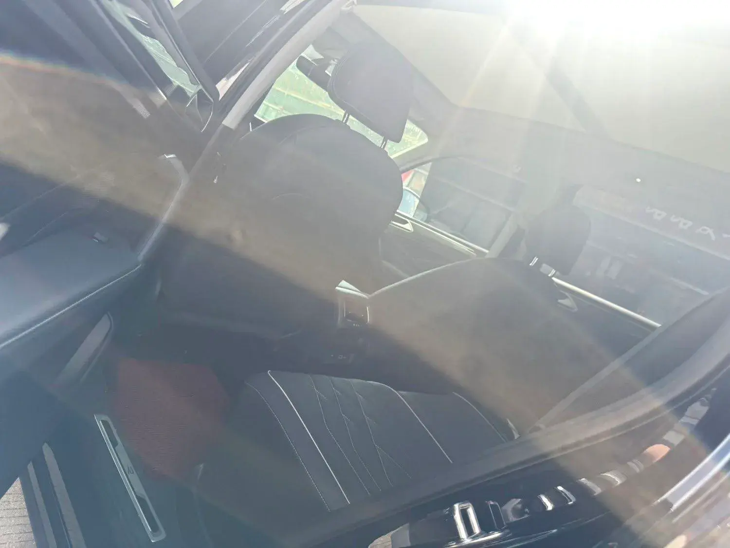 2024 VOLKSWAGEN TIGUAN thumbnail 4