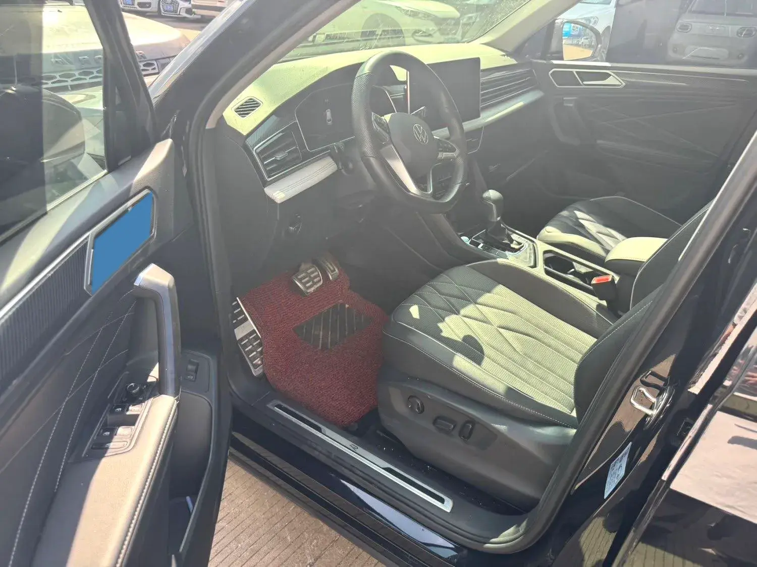 2024 VOLKSWAGEN TIGUAN thumbnail 2