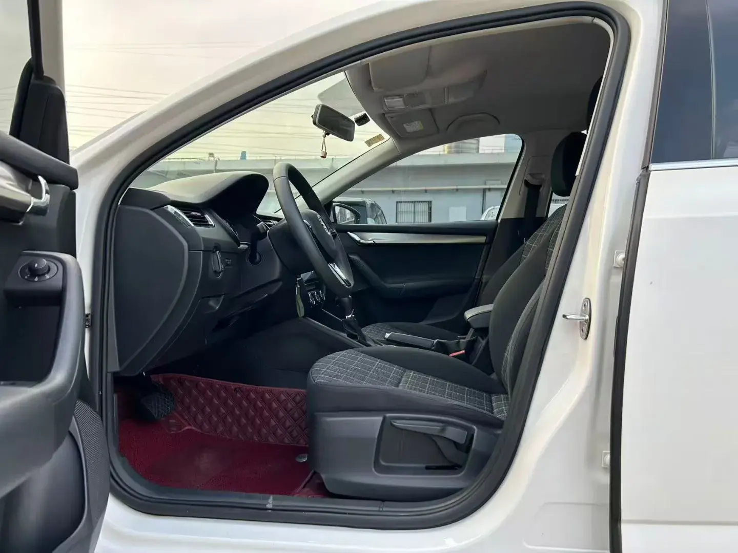 2018 SKODA OCTAVIA thumbnail 4