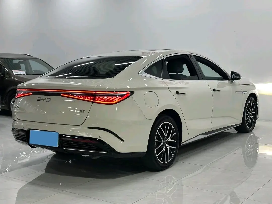 2023 BYD SEAL thumbnail 4