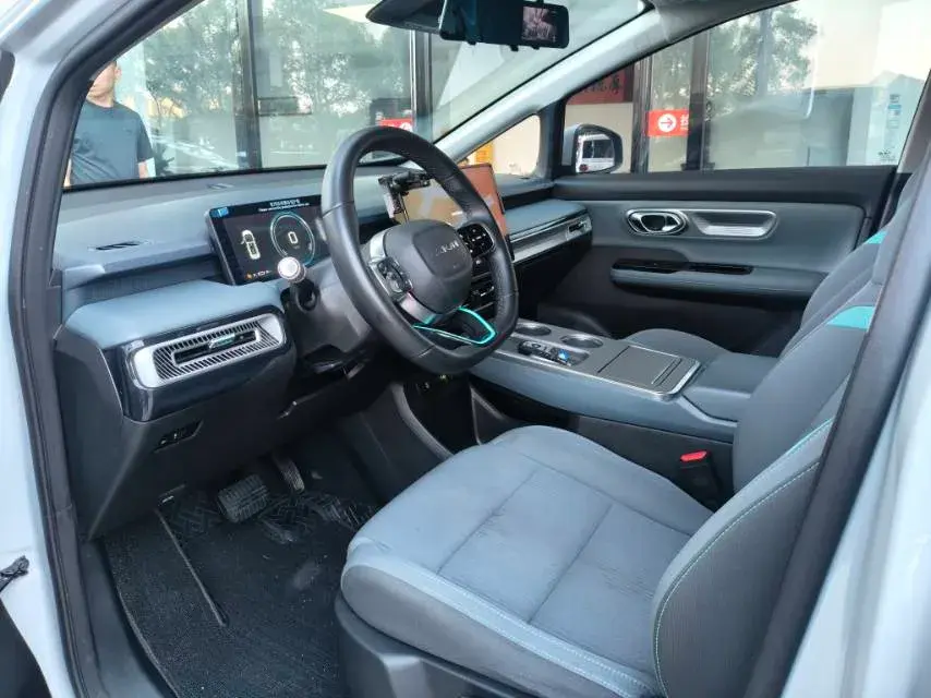 2023 AION Y thumbnail 4