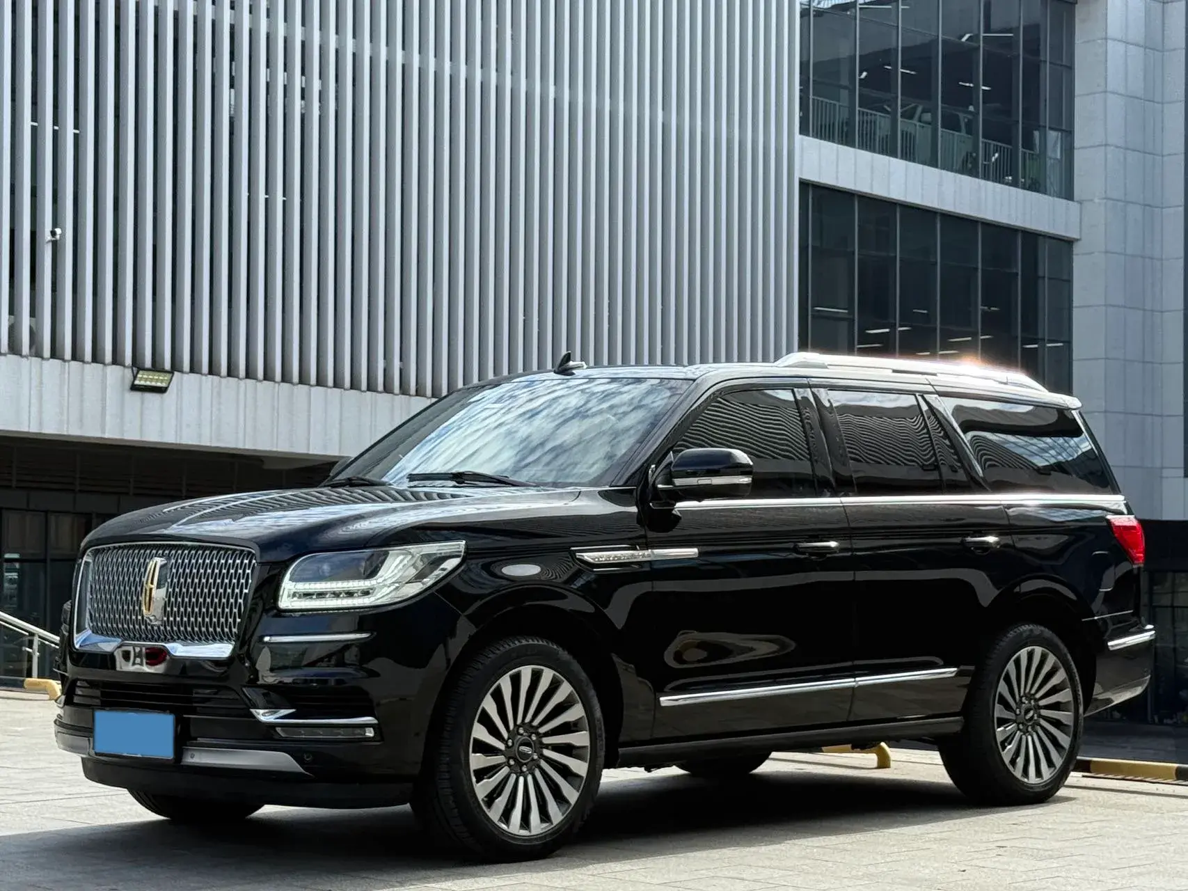 2020 LINCOLN NAVIGATOR view 1