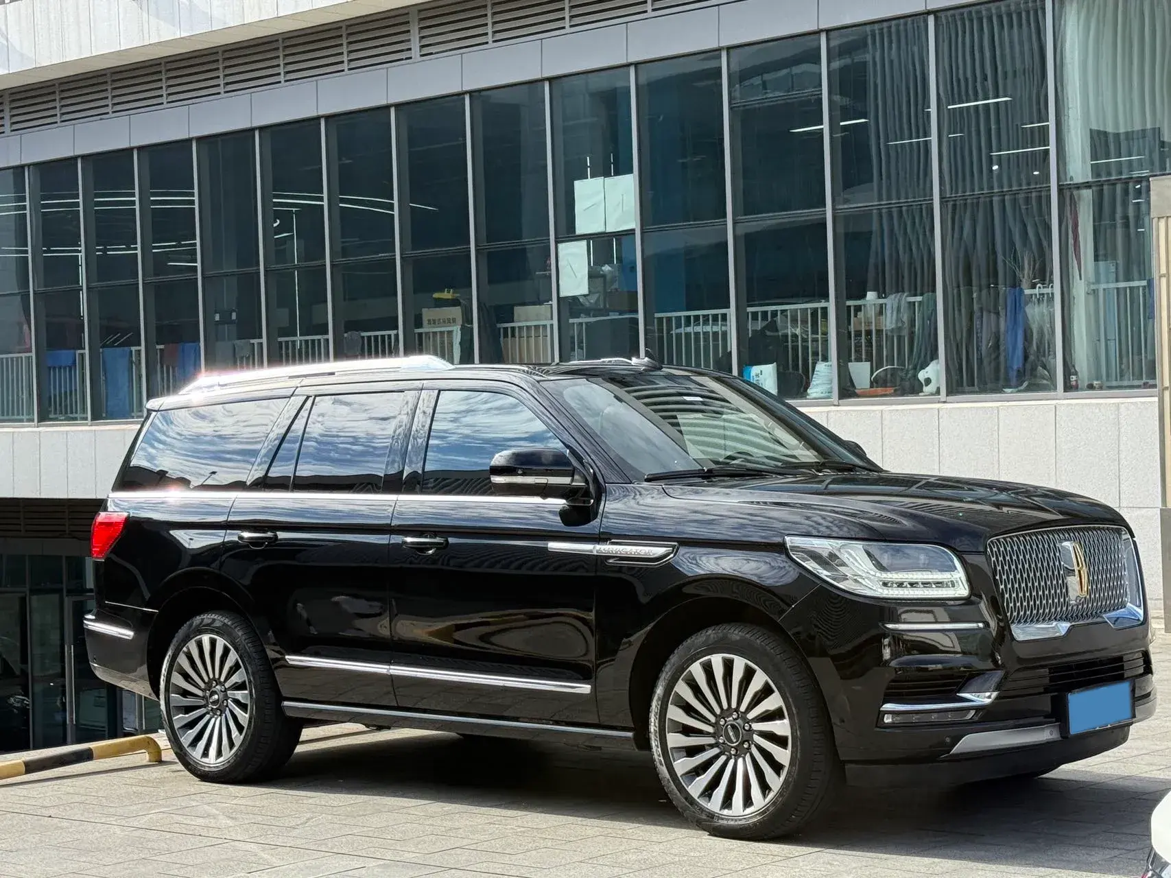 2020 LINCOLN NAVIGATOR thumbnail 3