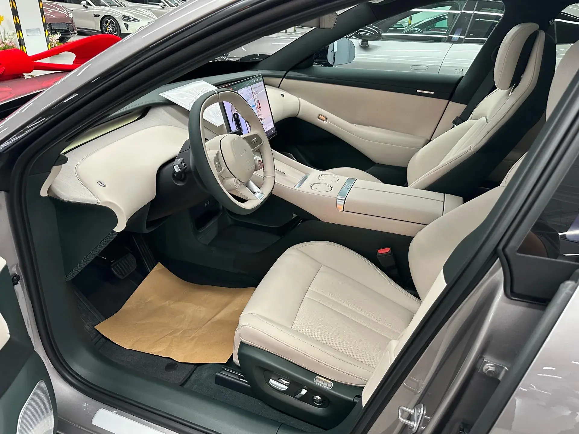 2025 MI YU7 thumbnail 4