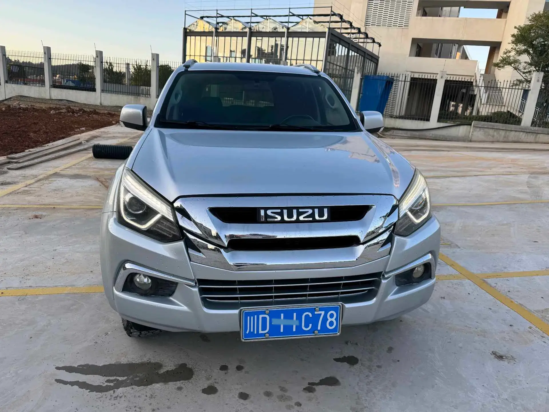 2018 ISUZU MU-X thumbnail 4