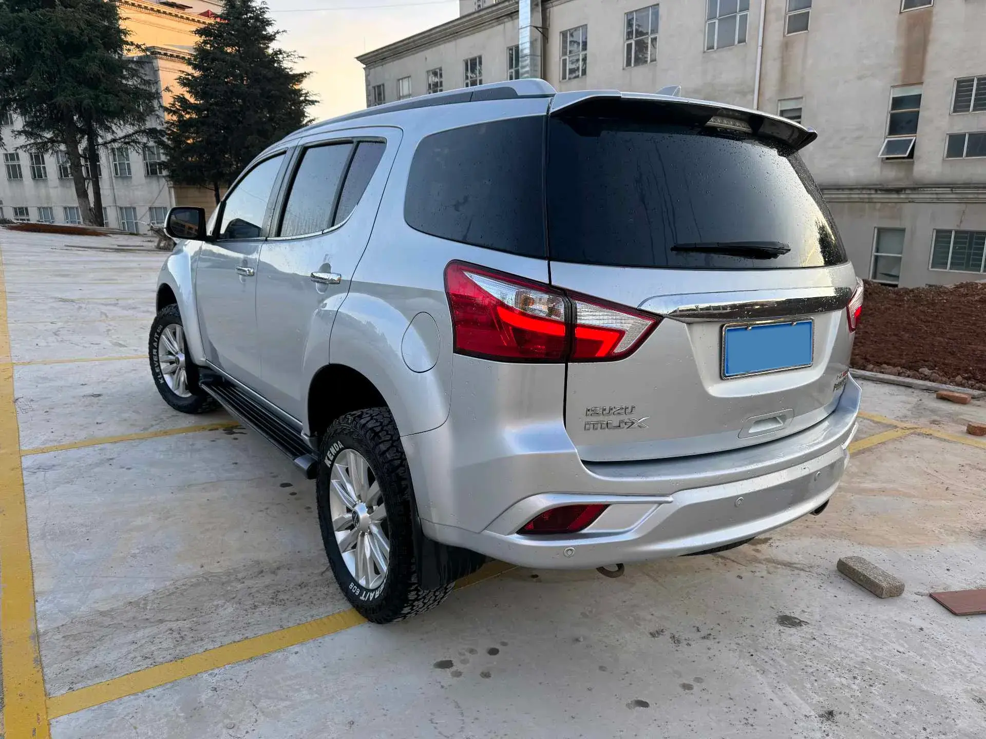 2018 ISUZU MU-X thumbnail 2