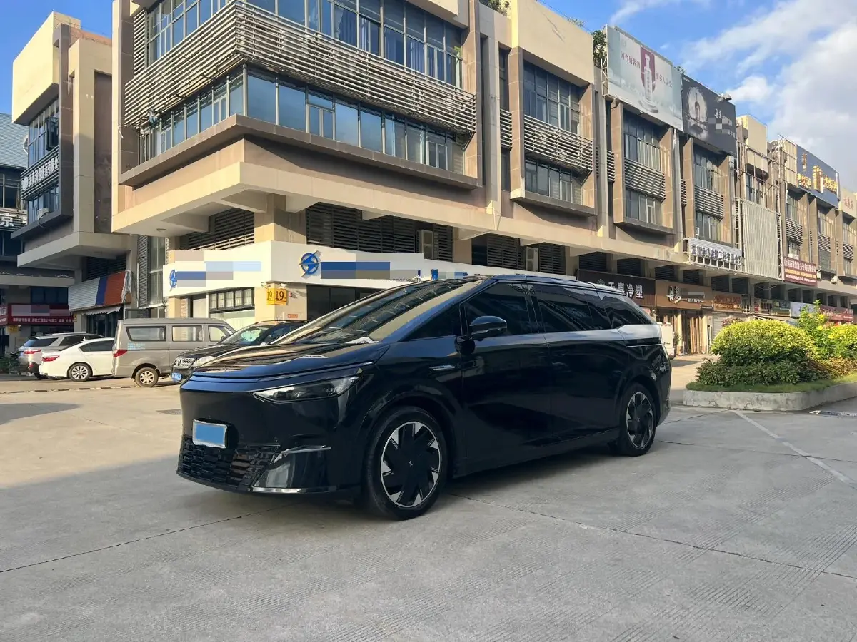 2024 Xpeng X9 BEV 84.5KWH