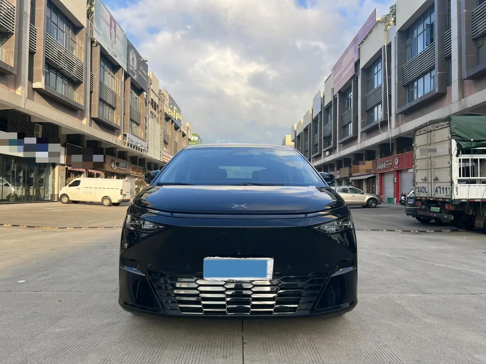 2024 XPENG X9 thumbnail 2