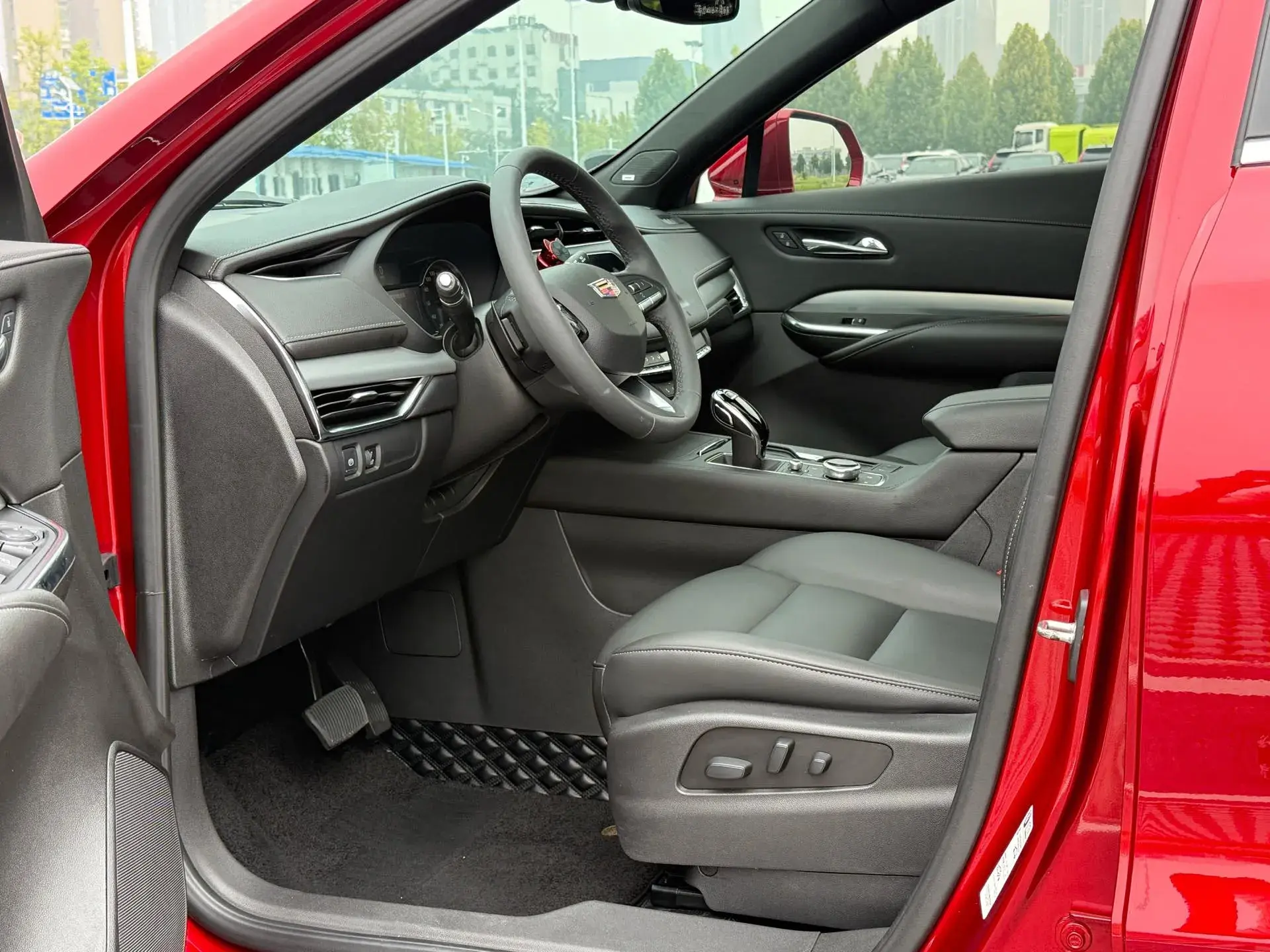 2021 CADILLAC XT4 thumbnail 4