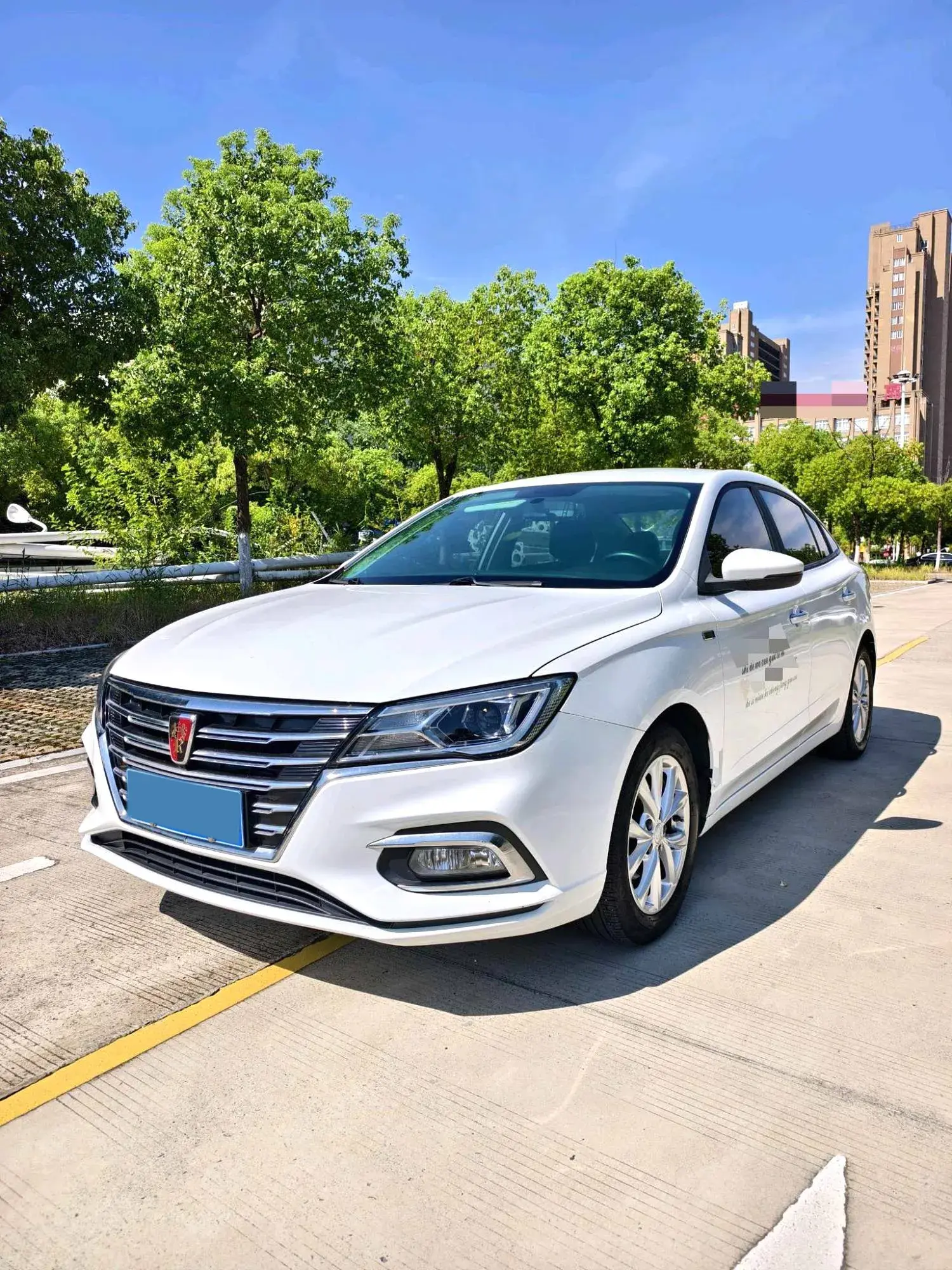 2019 ROEWE I5 view 1