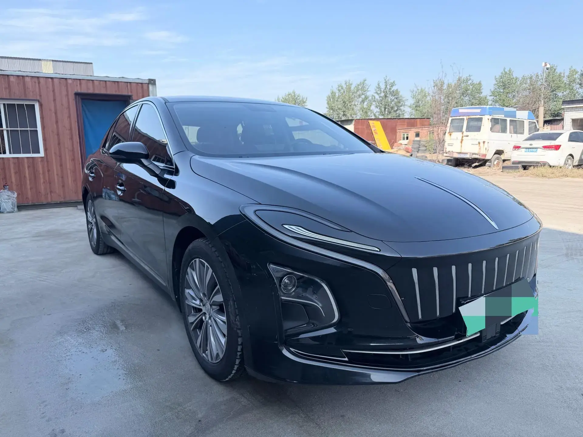 2023 HONGQI E-QM5 thumbnail 3