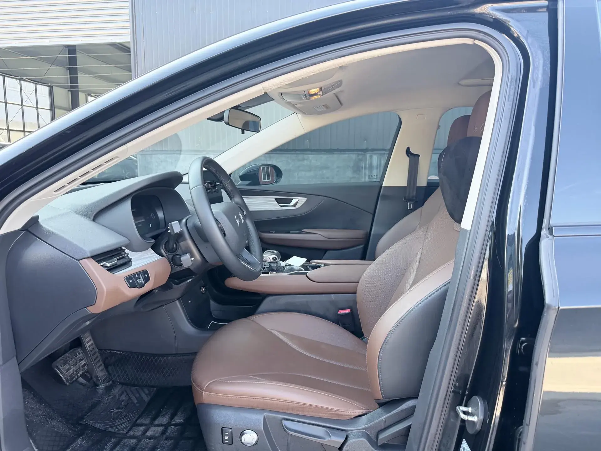 2023 HONGQI E-QM5 thumbnail 4